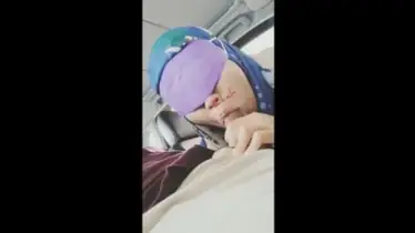 Jilbab Biru Nekat BJ Dalam Mobil di Parkiran Padat